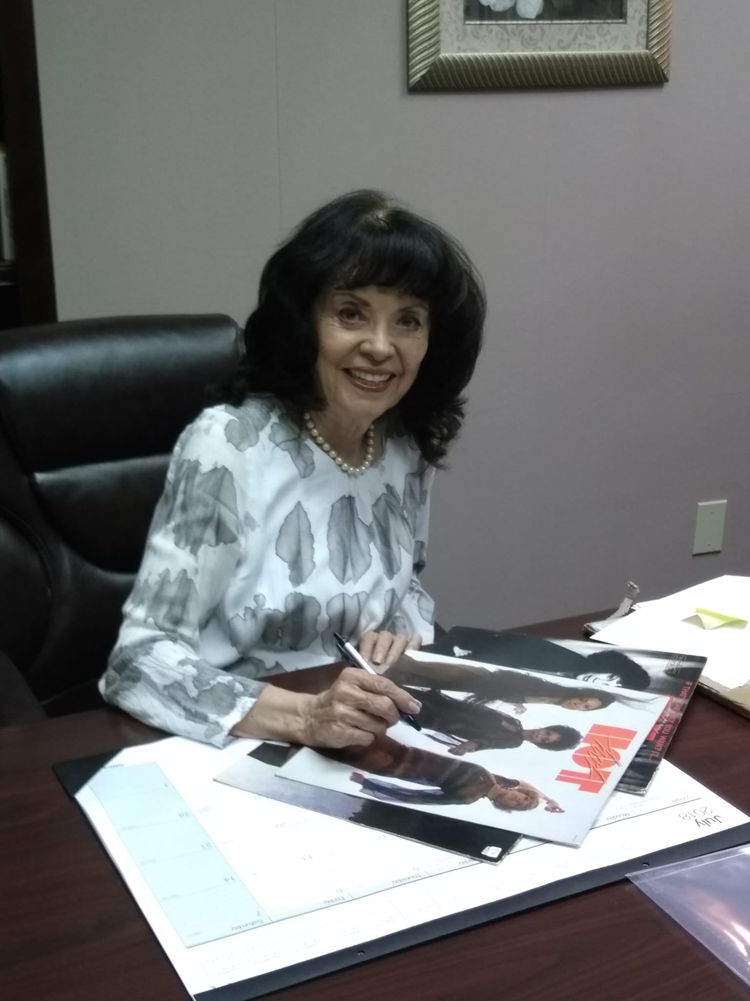 Juanita signing Fan requests 2018